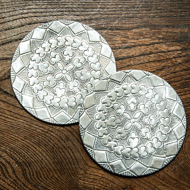 【4個セット】ムスリム職人の手仕事が息づく アルミコースター ハートフラワー 4 - 細かな装飾が魅力的です。