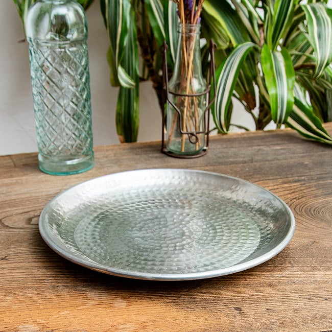 【4個セット】槌目仕上げのラウンドターリー アンティーク調のアルミ皿 カレーライスプレート 直径：約24cm 6 - 食卓の彩りに。