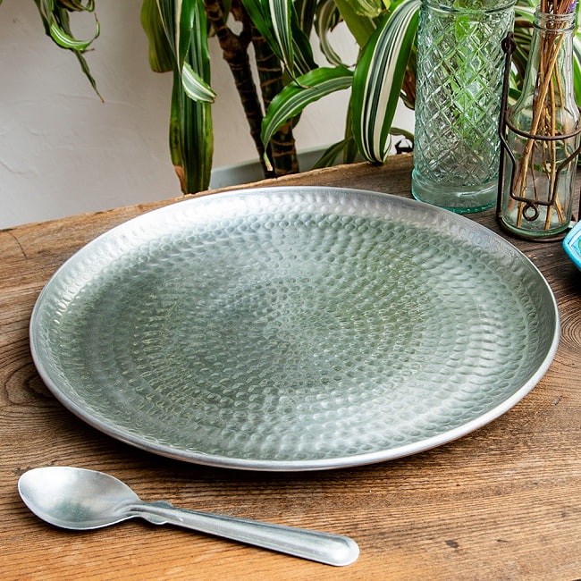 【4個セット】槌目仕上げのラウンドターリー アンティーク調のアルミ皿 ミールスターリー 直径：約31.5cm 6 - 食卓の彩りに。