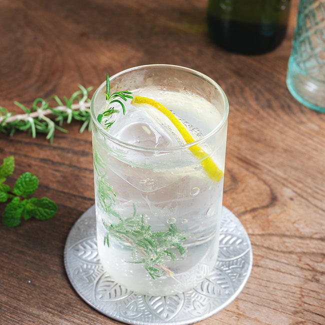 【2個セット】〔BOROSIL〕〔約295ml〕ボロシル ビジョングラス 〔 ミディアムサイズ〕VISION GLASSES MEDIUM 〔並行輸入品〕 洗練されたモダンなデザイン、耐熱ガラスの実力 11 - グラスがとても綺麗で、飲み物がより一層美味しそうに見えます