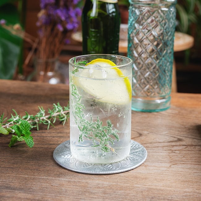 【3個セット】〔BOROSIL〕〔約295ml〕ボロシル ビジョングラス　〔 ミディアムサイズ〕VISION GLASSES MEDIUM 〔並行輸入品〕　洗練されたモダンなデザイン、耐熱ガラスの実力 10 - ローズマリーレモンソーダを入れた際の使用例です