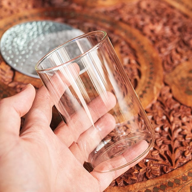 【3個セット】〔BOROSIL〕〔約295ml〕ボロシル ビジョングラス　〔 ミディアムサイズ〕VISION GLASSES MEDIUM 〔並行輸入品〕　洗練されたモダンなデザイン、耐熱ガラスの実力 4 - このくらいのサイズ感になります