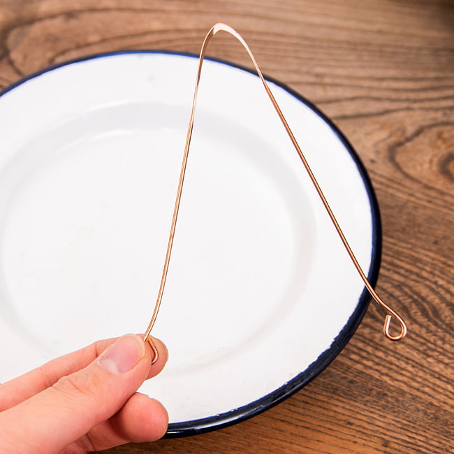 【3個セット】舌の掃除機　タン スクレーパー　本場インドの銅製 ソフトタイプ　アーユルヴェーダ式舌磨きへ 9 - この部分を両手で持って、上部を下にあてて使います。