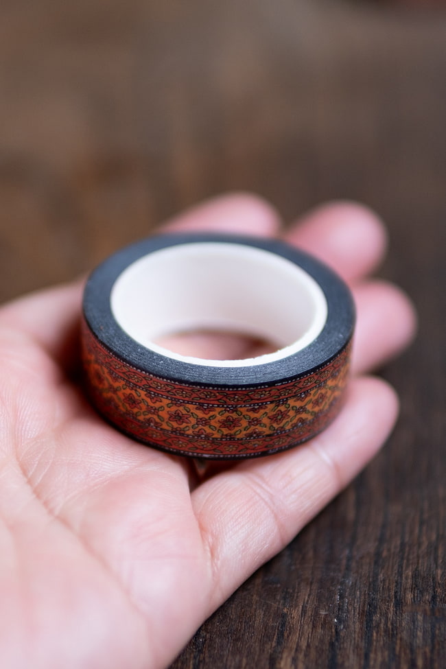 【6個セット】オーセンティックオレンジボーダー-ティラキタオリジナル マスキングテープ 15mm x 10m 6 - サイズ比較のために、手に持ってみました