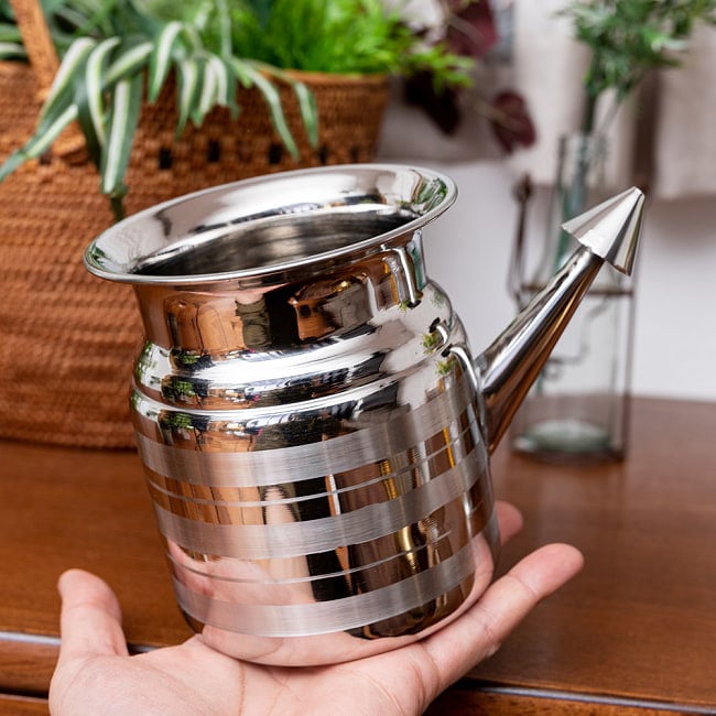 【6個セット】大きなステンレスのネティポット　鼻うがい（鼻水差し）超特大サイズ[ 直径：約10.5cm　高さ：12.5cm 約900ml] 8 - このくらいのサイズ感になります