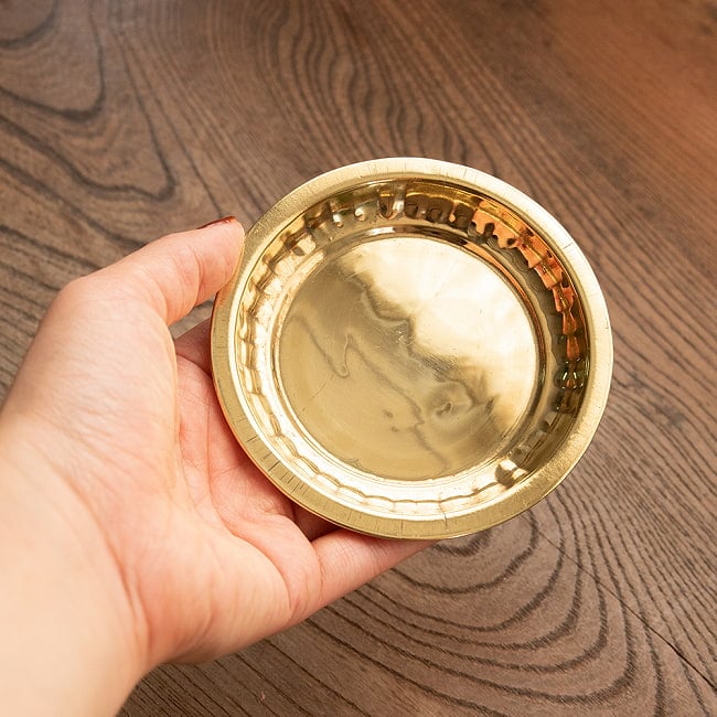 【6個セット】【祭壇用】ステンレス金メッキカトリ（小皿）　【直径：約10cm】 7 - 手に持ってみました。