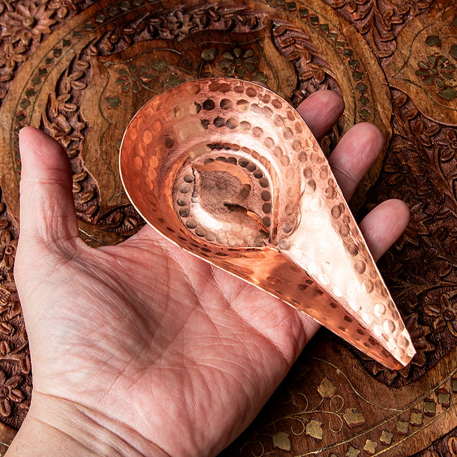 【12個セット】アルガ（Arga） - ネパールの重厚な銅製 礼拝用品 7 - 手に取るとこれくらいのサイズ感です。