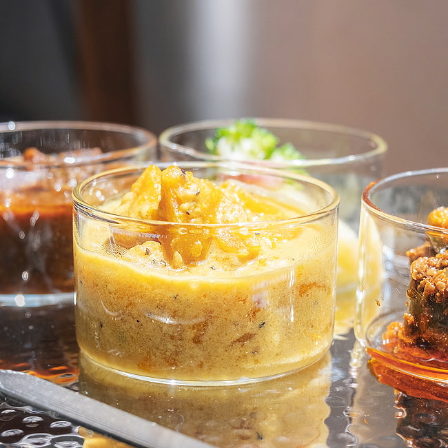 【6個セット】〔BOROSIL〕〔約105ml〕ボロシルのカトリ モダン・カレー小皿 SMALL KATORIES 〔並行輸入品〕 洗練されたモダンなデザイン 耐熱〔約3.9cm × 約6.4cm〕 17 - カレーを入れたところです