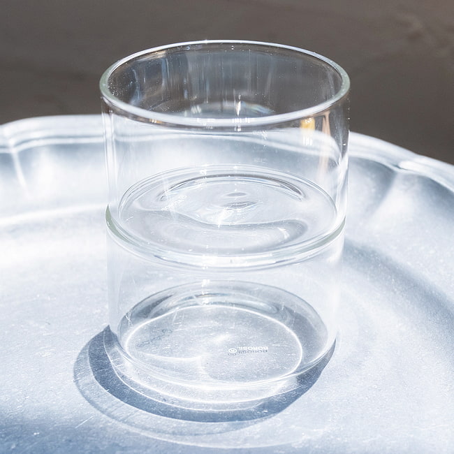 【12個セット】〔BOROSIL〕〔約105ml〕ボロシルのカトリ モダン・カレー小皿 SMALL KATORIES 〔並行輸入品〕 洗練されたモダンなデザイン 耐熱 約3.9cm × 約6.4cm 14 - 重なりは浅くしっかりは重なりませんが、若干2個ならそっと置けば重ねておけるかなくらいの重なり具合です。