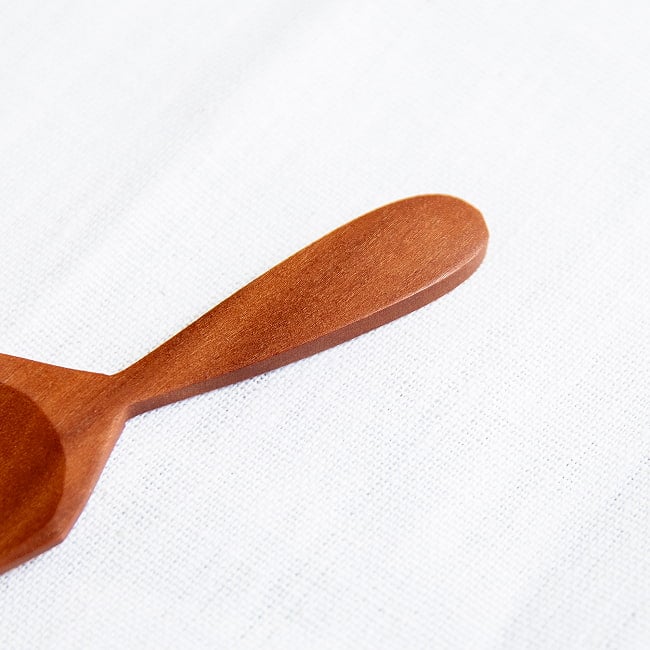 【6個セット】すくいやすいスコップ型！　天然木のアイスクリーム ミニ スプーン  4 - 持ち手部分を拡大してみました。