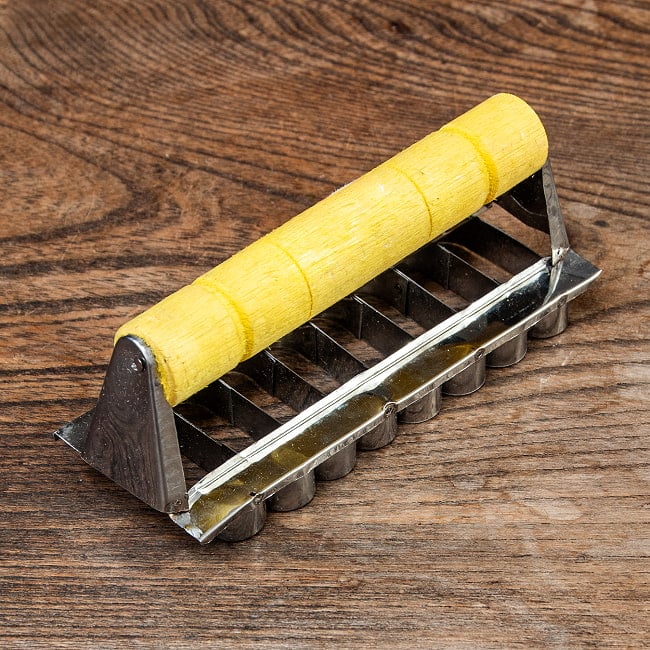 【6個セット】インドネシアのココナッツクッキー「クエ・バンキット」の型 8連 3 - 別の角度から見てみました