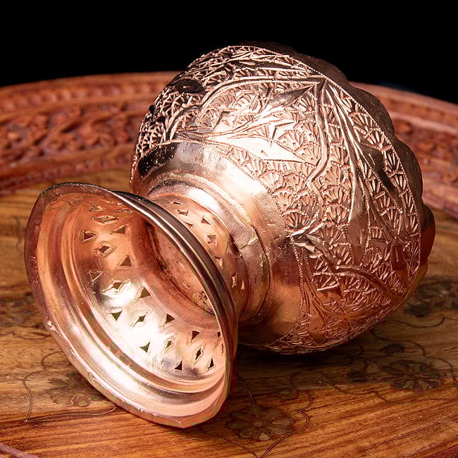 【6個セット】カシミールの重厚な精細彫金 脚付カトリ 高さ：9cm程度 6 - 細部を見てみました。