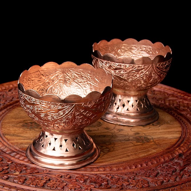 【6個セット】カシミールの重厚な精細彫金 脚付カトリ 高さ：9cm程度 8 - これくらいのサイズ感になります。