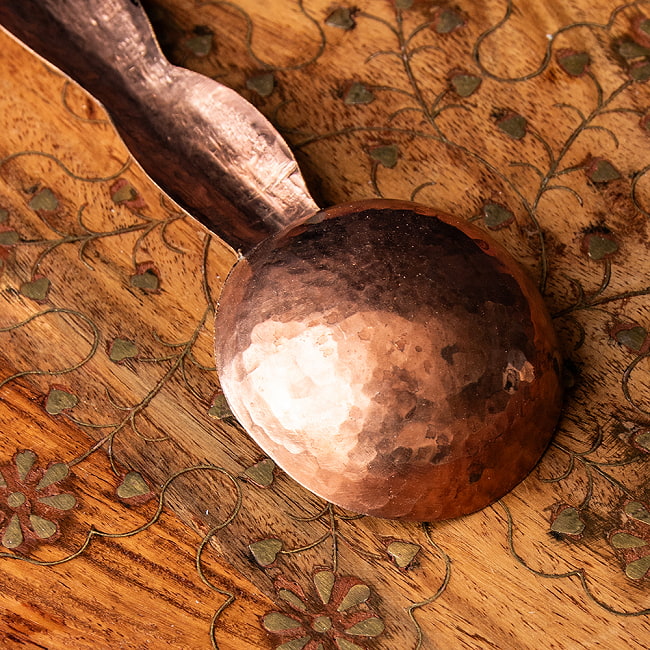 【6個セット】カシミールの重厚な精細彫金 サービングスプーン 7 - 角度を変えてみてみました。