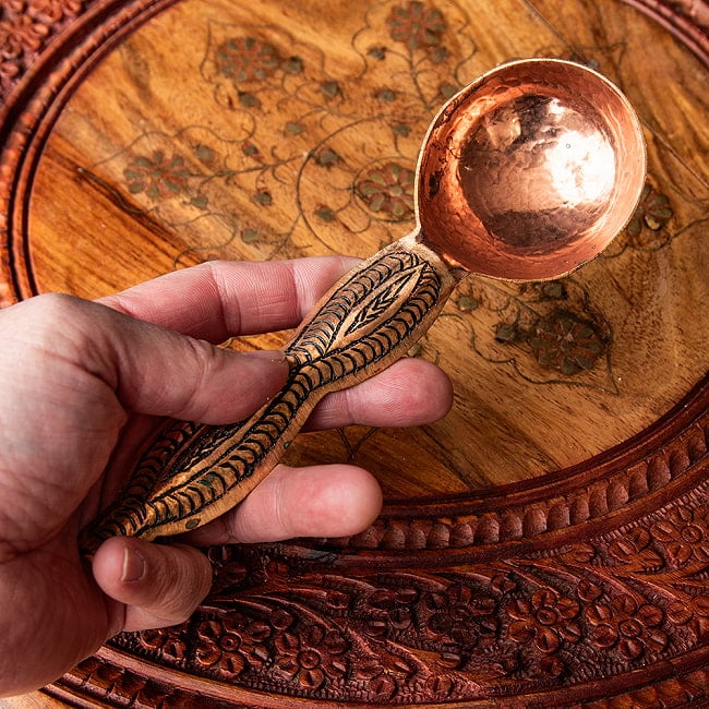 【6個セット】カシミールの重厚な精細彫金 サービングスプーン 8 - これくらいのサイズ感になります。