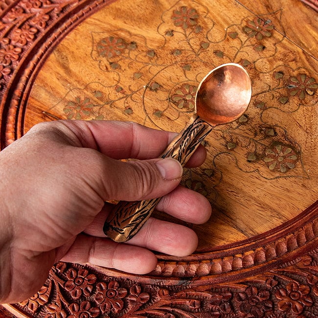 【6個セット】カシミールの重厚な精細彫金 ティースプーン 8 - これくらいのサイズ感になります。