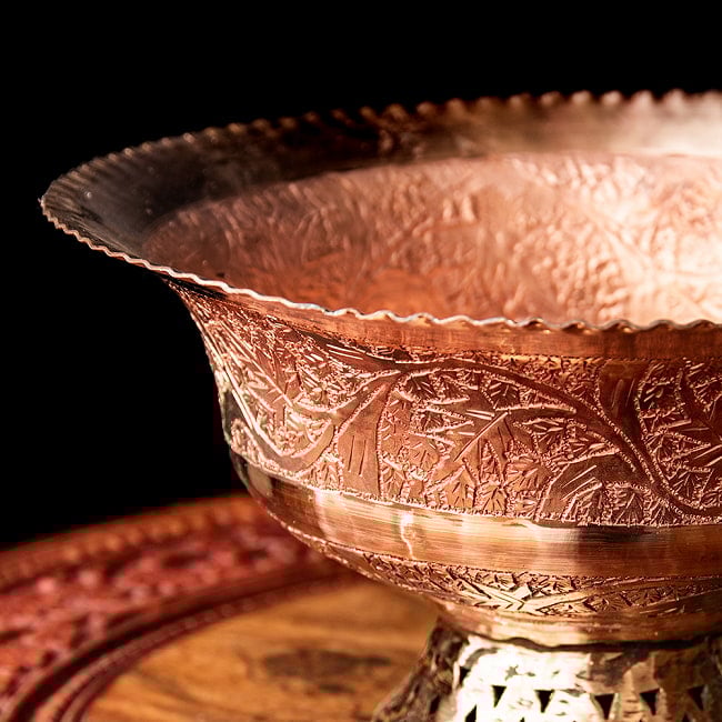 【6個セット】カシミールの重厚な精細彫金 大型 脚付きボウル 直径23cm 4 - 職人による手彫りです。