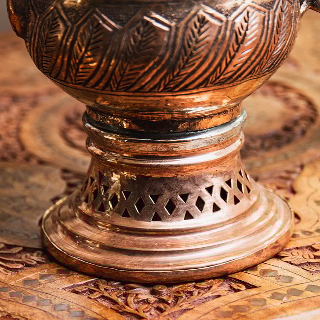 【6個セット】カシミールの重厚な精細彫金 カシミリ サモワール 「カワ」を沸かして楽しむ道具 高さ：30.5cm程度 5 - 土台部分の様子です。