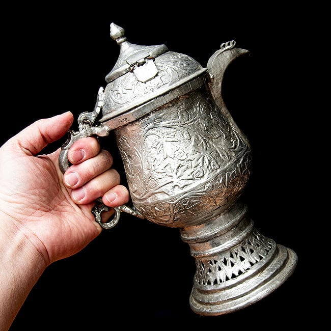 【6個セット】カシミールの重厚な精細彫金 カシミリ サモワール 「カワ」を沸かして楽しむ道具 高さ：27cm程度 11 - これくらいのサイズ感になります。