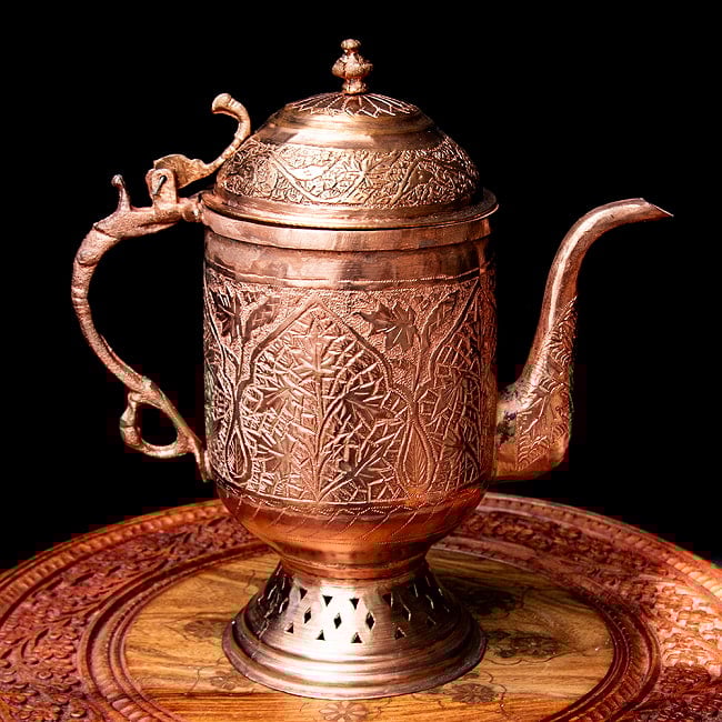 【6個セット】カシミールの重厚な精細彫金 水差し 銅仕上げ 高さ：29.5cm程度 2 - 重厚な存在感のあるテーブルウェアです。