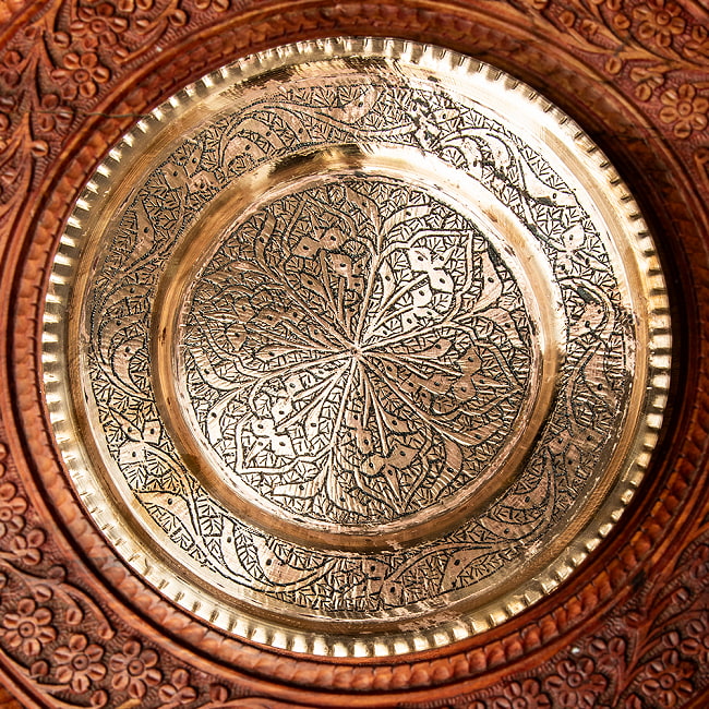 【6個セット】カシミールの重厚な精細彫金 カバリングプレート 豪華な蓋付きお皿 直径22.5cm程度 7 - お皿部分を見てみました。豪華絢爛です。