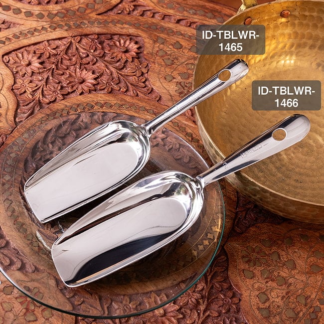 【6個セット】インドの台所から アタ粉スコップ〔約22cm〕丈夫なステンレス製 小麦粉 粉物 砂糖などをすくえて便利 13 - 同ジャンル品とのサイズ比較です。こちらは【ID-TBLWR-1466】です。