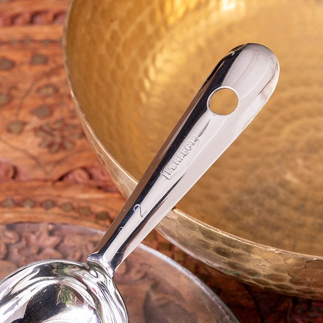 【6個セット】インドの台所から アタ粉スコップ〔約22cm〕丈夫なステンレス製 小麦粉 粉物 砂糖などをすくえて便利 6 - 柄の部分にはフック穴もついていて便利