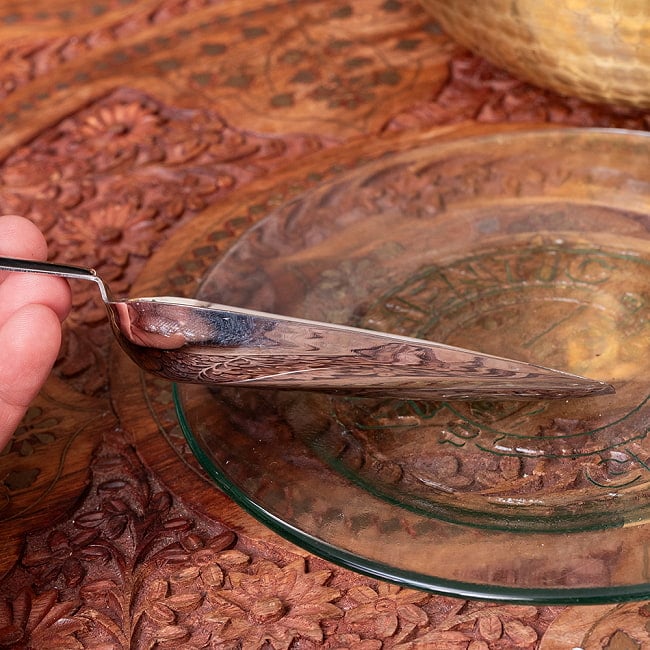 【6個セット】インドの台所から アタ粉スコップ〔約22cm〕丈夫なステンレス製 小麦粉 粉物 砂糖などをすくえて便利 9 - 別の角度からです