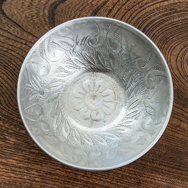 【6個セット】ムスリム職人の手仕事が息づく 薄彫り アルミボウル 直径：約11.5cm 3 - 細かな装飾が印象的です。