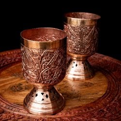 【2個セット】カシミールの重厚な精細彫金 脚付きグラス 高さ：12.5cm程度(SET-UTEN-17)