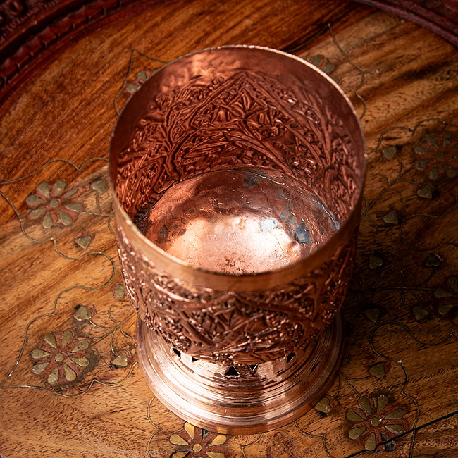 【4個セット】カシミールの重厚な精細彫金 脚付きグラス 高さ：12.5cm程度 5 - 細部を見てみました。