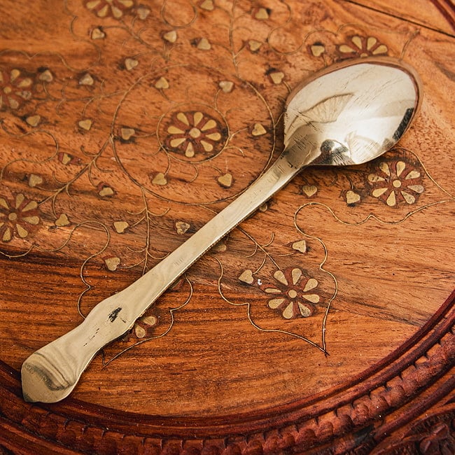 【2個セット】ネパールのブラス スプーン 重厚なカレースプーン ダルバートなどに 約17cm 6 - 裏面です。