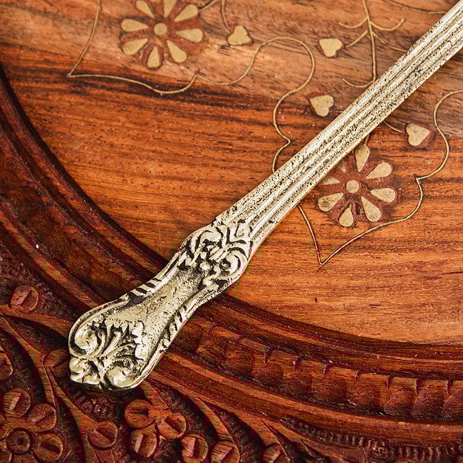 【4個セット】ネパールのブラス スプーン 重厚なカレースプーン ダルバートなどに 約17cm 5 - 豪華な印象を与えますね。