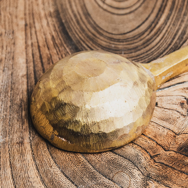 【6個セット】槌目仕上げ ネパールのブラス レードル クラシックで重厚な味わいが魅力的 27cm 7 - 裏面側です。