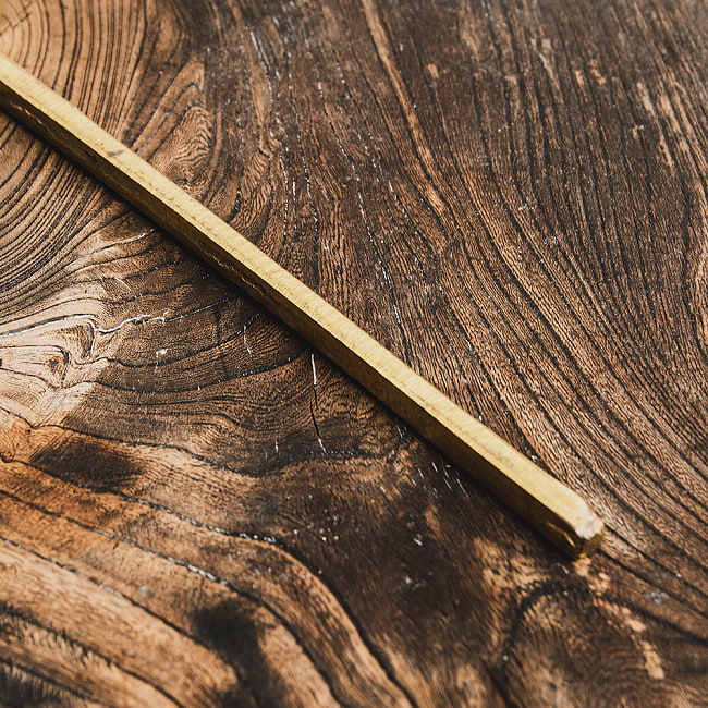 【6個セット】槌目仕上げ ネパールのブラス レードル クラシックで重厚な味わいが魅力的 27cm 8 - 太さのある、しっかり・ずっしりした作りです。