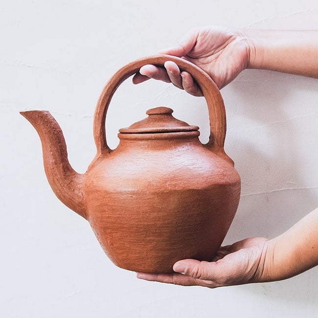 セイロンケトル スリランカ伝統のテラコッタのやかん型 水差し 2L 2 - これくらいのサイズ感になります。