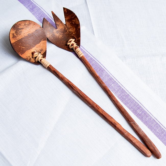 サラダの取り分けにも便利!ココナッツのスプーン・フォークセットの商品写真 11枚目 日常にも使いやすいカトラリーです。