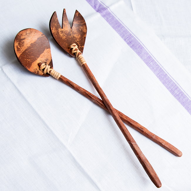 サラダの取り分けにも便利!ココナッツのスプーン・フォークセットの商品写真 1枚目 商品の全体像です。