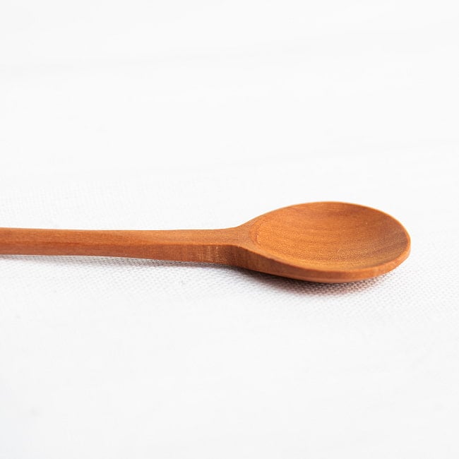 口当たりなめらか!天然木のデザートスプーンの商品写真 4枚目 横から見た感じです。