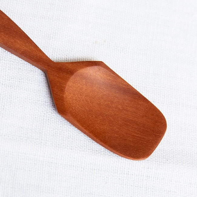 すくいやすいスコップ型! 天然木のアイスクリームスプーン 2 - 先端部分を拡大してみました。