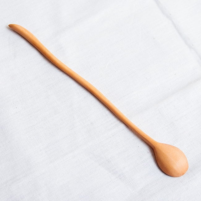 とっても長い持ち手の、波打つ天然木のパフェスプーンソーダスプーンにも! 5 - 裏面です