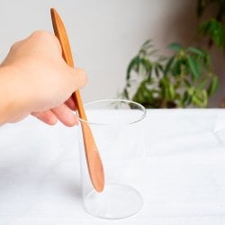 ヘラにもスプーンにも!天然木のフラットスプーン