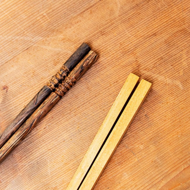 バリのお箸・箸置きセット 5 - 持ち手部分を拡大してみました。