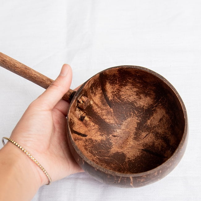 ココナッツの大きなお玉 持ち手ストレートタイプ 7 - お玉部分はたっぷり入るサイズ感。大きめの味噌汁椀くらいあります。