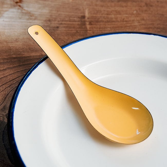 レトロカラーがかわいい！ タイのホーローれんげ 琺瑯 Rabbit ブランド スプーン 3 - ホーロー特有の質感が愛らしいです。