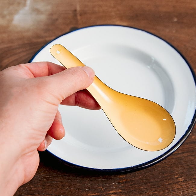 レトロカラーがかわいい！ タイのホーローれんげ 琺瑯 Rabbit ブランド スプーン 7 - 薄手の素材です。