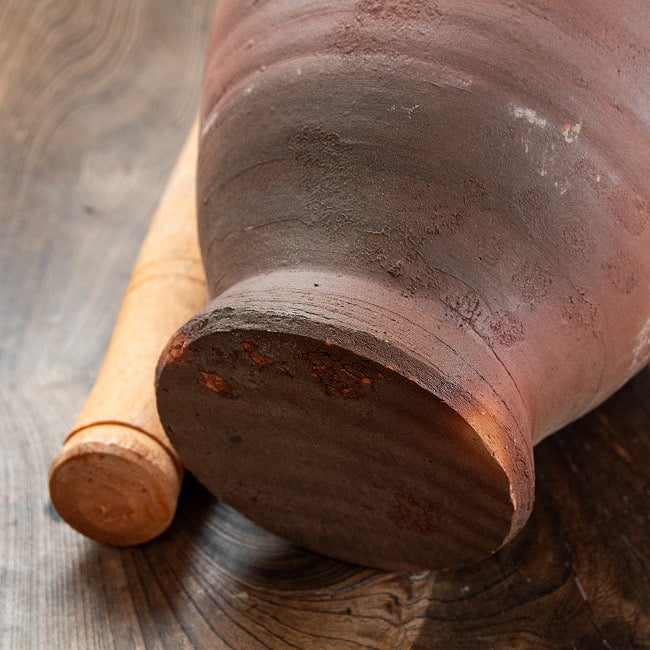 タイのソムタム用臼(クロック・ソムタム 6 - 底面の様子です。