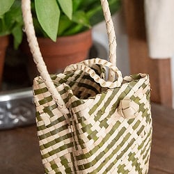 手のひらサイズの編みポーチ 天然素材パンダンリーフ製 - サブ5