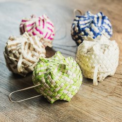 [大感謝祭セール]【7cm】プチパンダン - バリのやさしい編みかご - 中