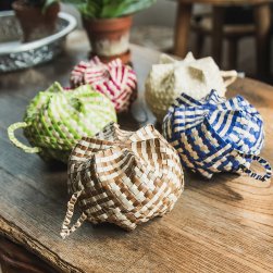 [大感謝祭セール]【9cm】プチパンダン - バリのやさしい編みかご - 大 直径9cm程度